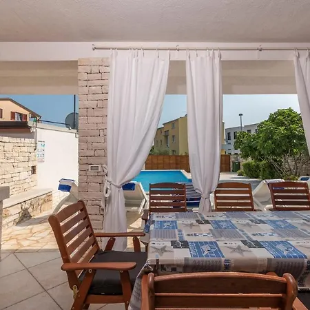 Classy In With Shared Pool Pensjonat